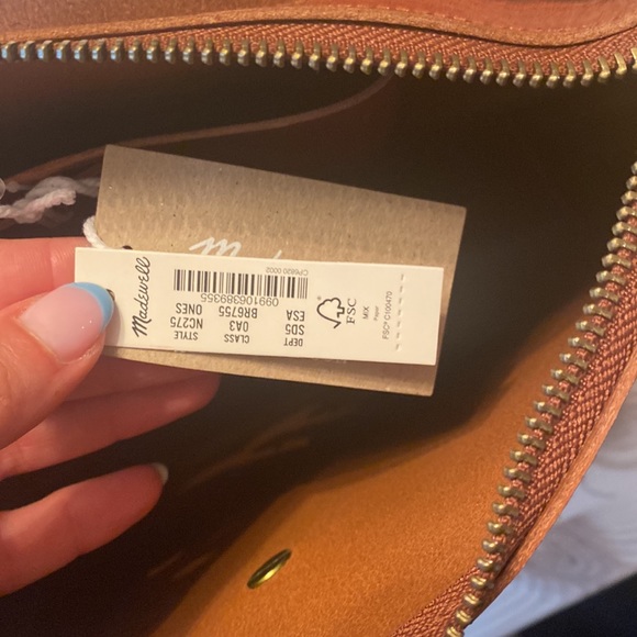 The Transport Shoulder Crossbody Bag - Picture 4 of 5